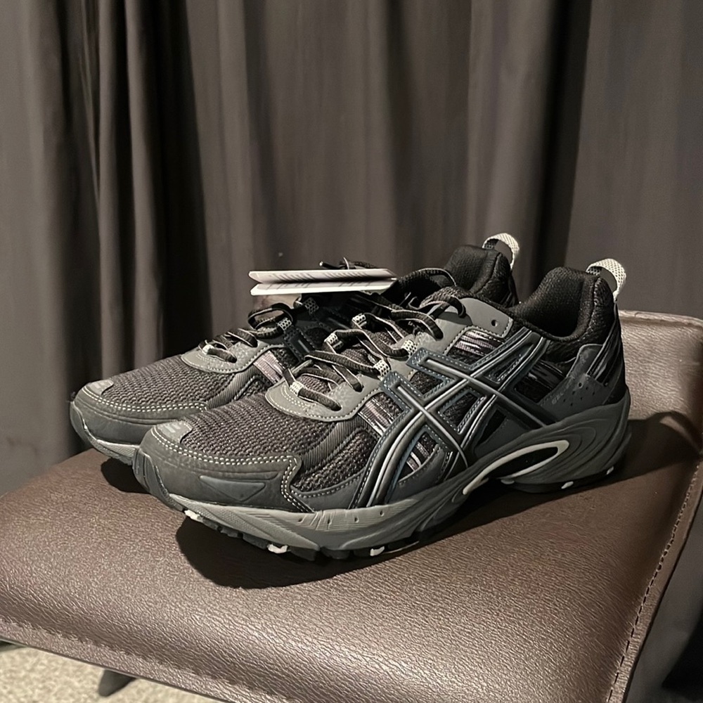 Asics men’s 10.5 gray and black running shoes. New. No box.